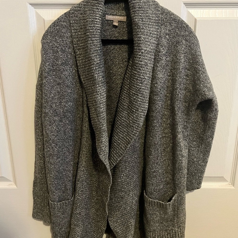 Women’s Banana Republic knit long cardigan